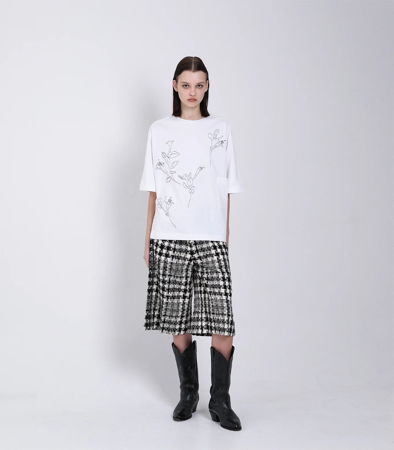 TANAKA - THE BOXY TEE - WHITE(EMBROIDERY)