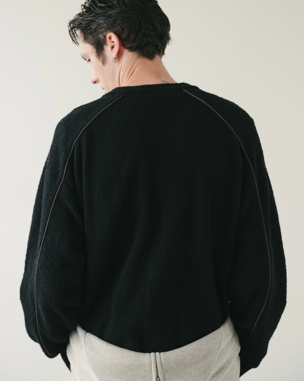 SimplyComplicated - TRACK CREW DRIVERS KNIT - BLACK