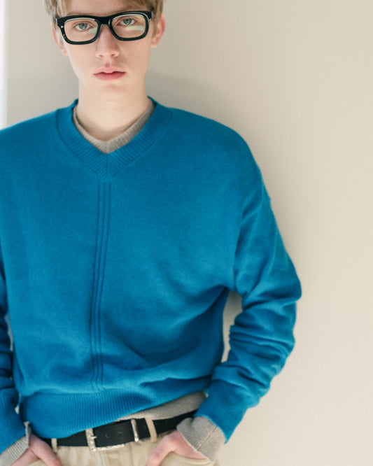 SimplyComplicated - V NECK LIGHT KNIT SWEATER - VIVID BLUE