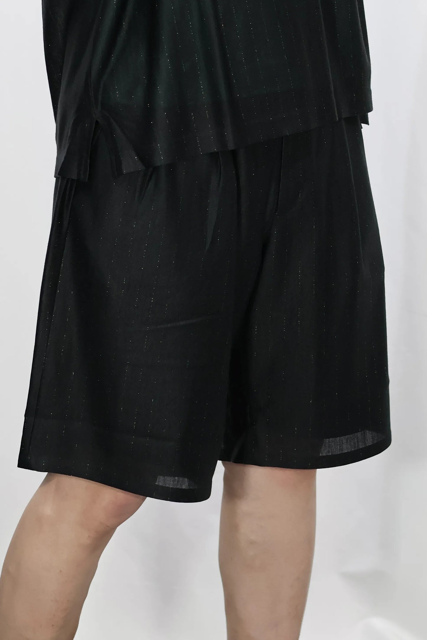 KANEMASA PHIL. - 28G Silk Ramie Glittery Stripe Tuck Easy Shorts - BLACK