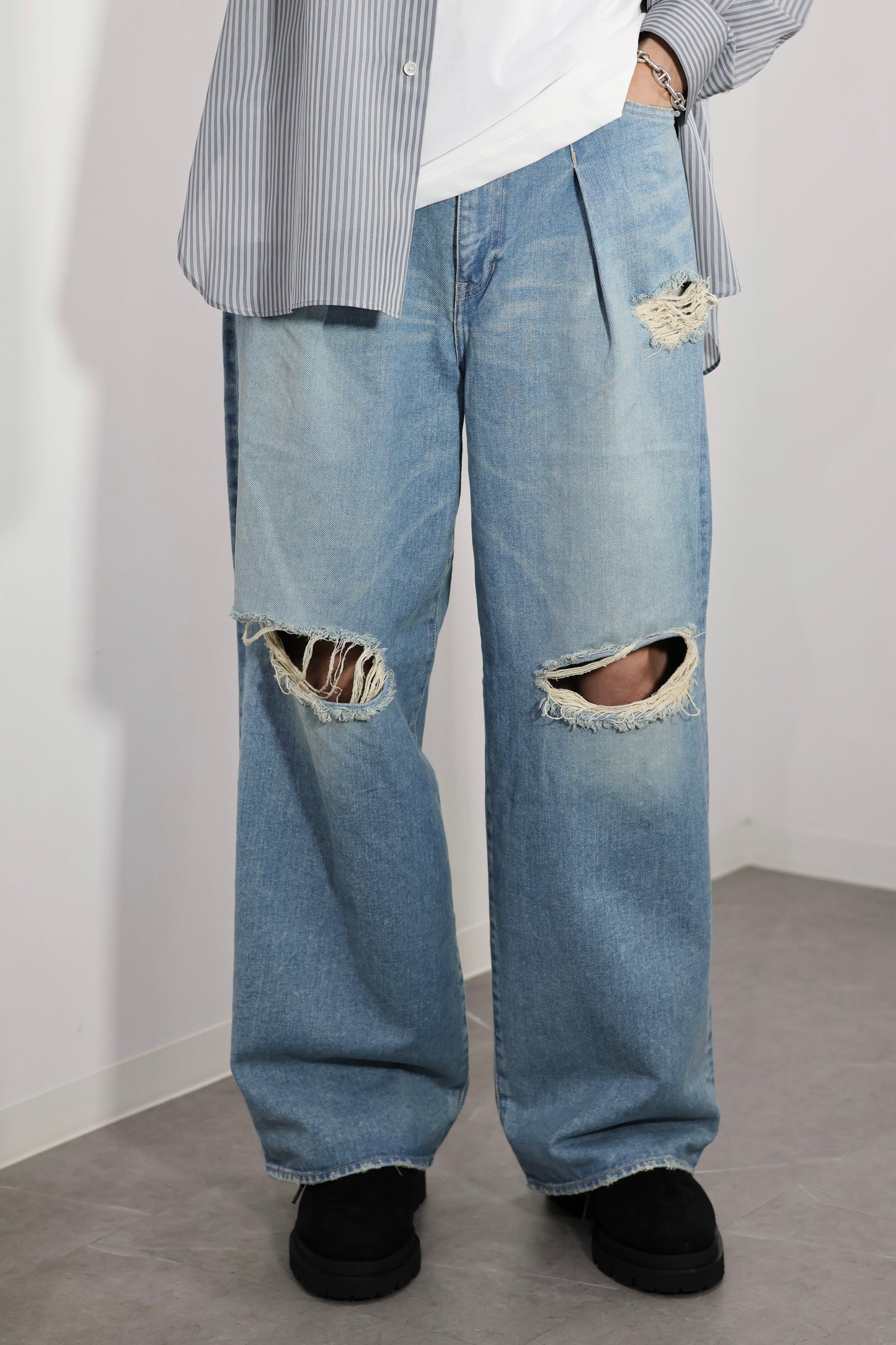 JOHN MASON SMITH / JANE SMITH - 14.5oz DENIM IN TUCK COMFORT TAPERED PANTS - INDIGO BLEACH WASH