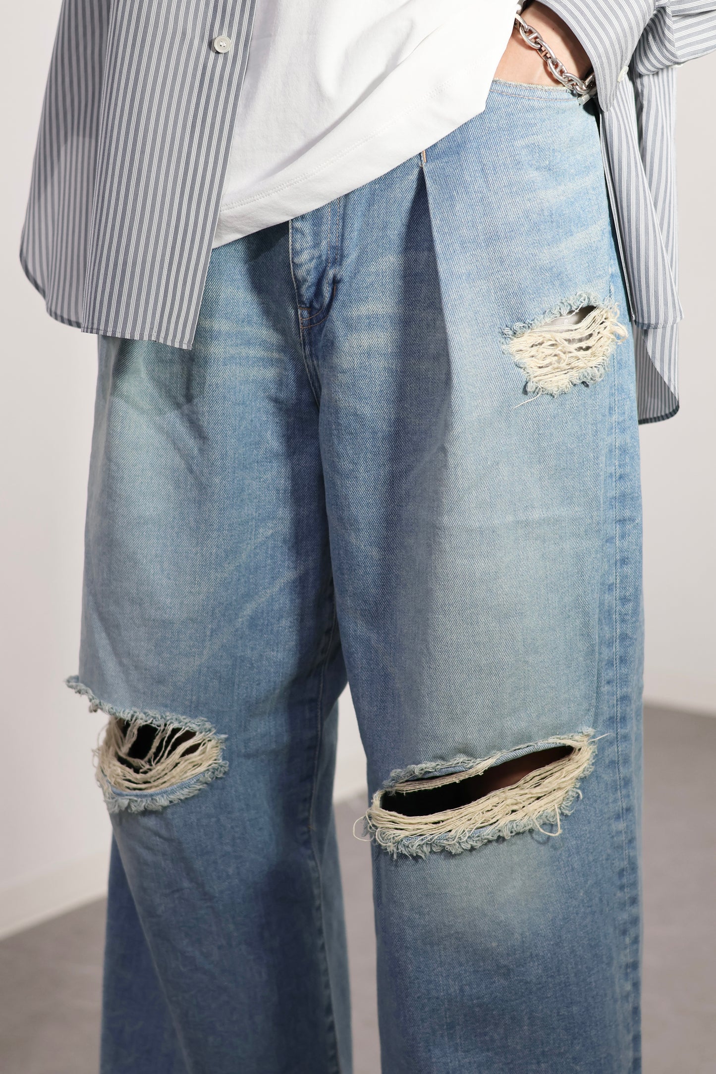 JOHN MASON SMITH / JANE SMITH - 14.5oz DENIM IN TUCK COMFORT TAPERED PANTS - INDIGO BLEACH WASH