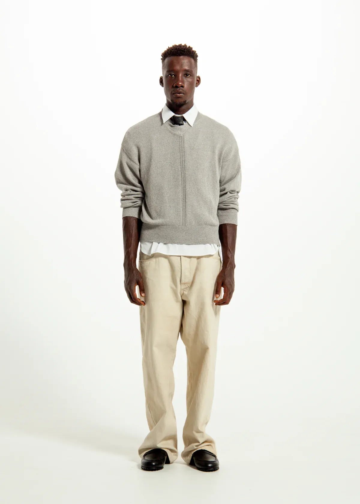 SimplyComplicated - V NECK LIGHT KNIT SWEATER - LT.GREY