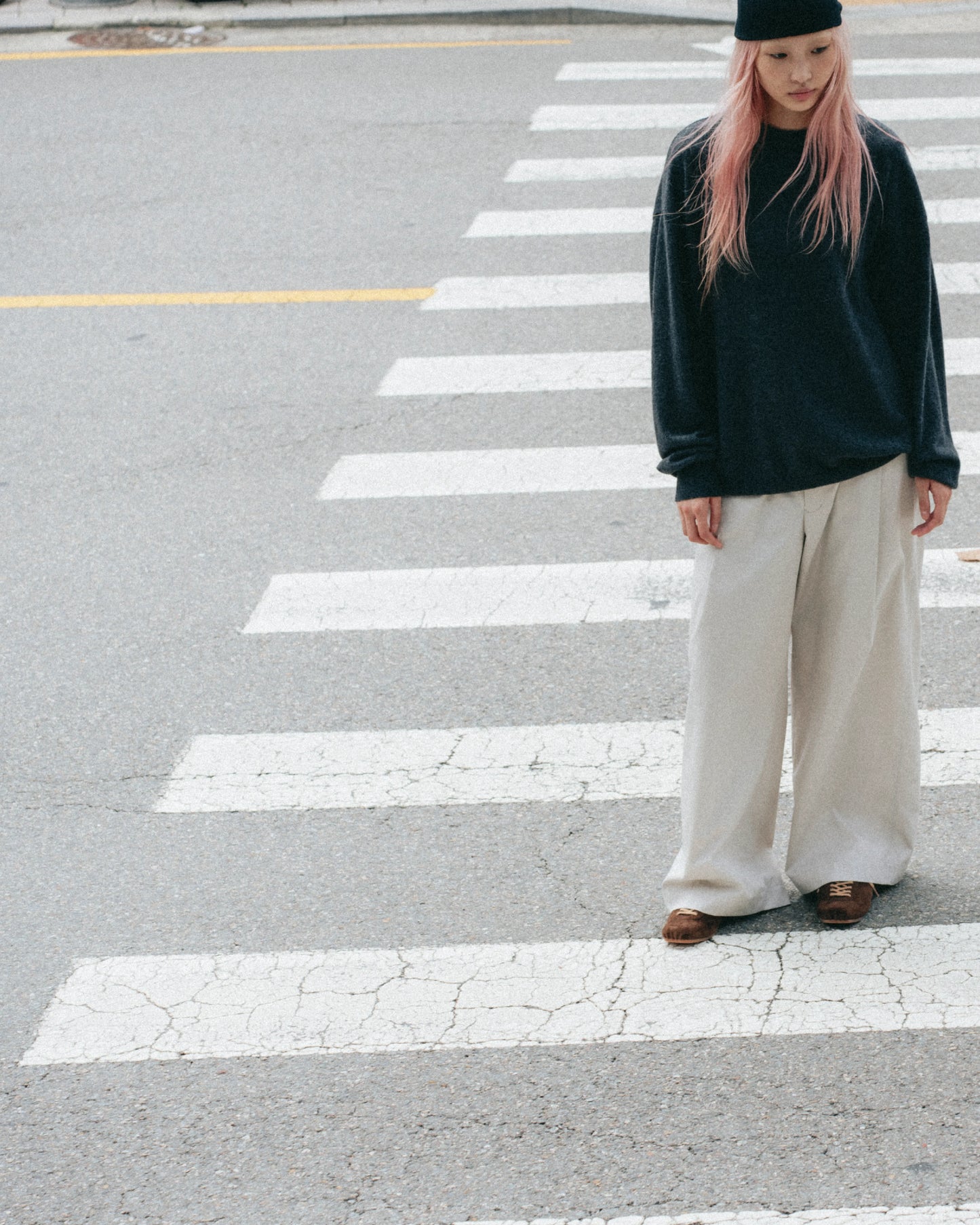 house of naked - INNER MONGORIAN CASHMERE CREWNECK PULLOVER I - CHARCOAL GRAY