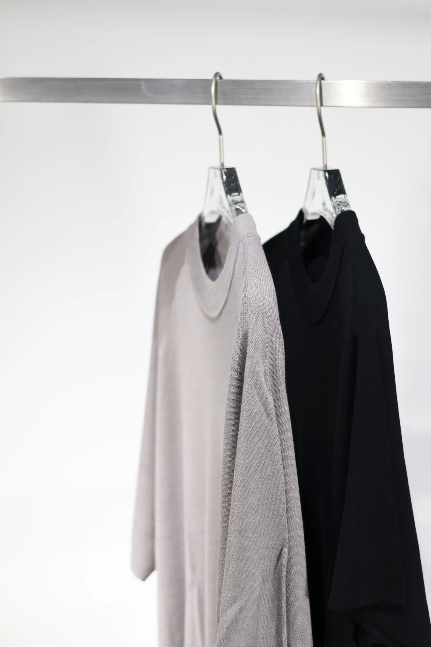 nakedgauge - RAGLAN CREW NECK SS - BLACK