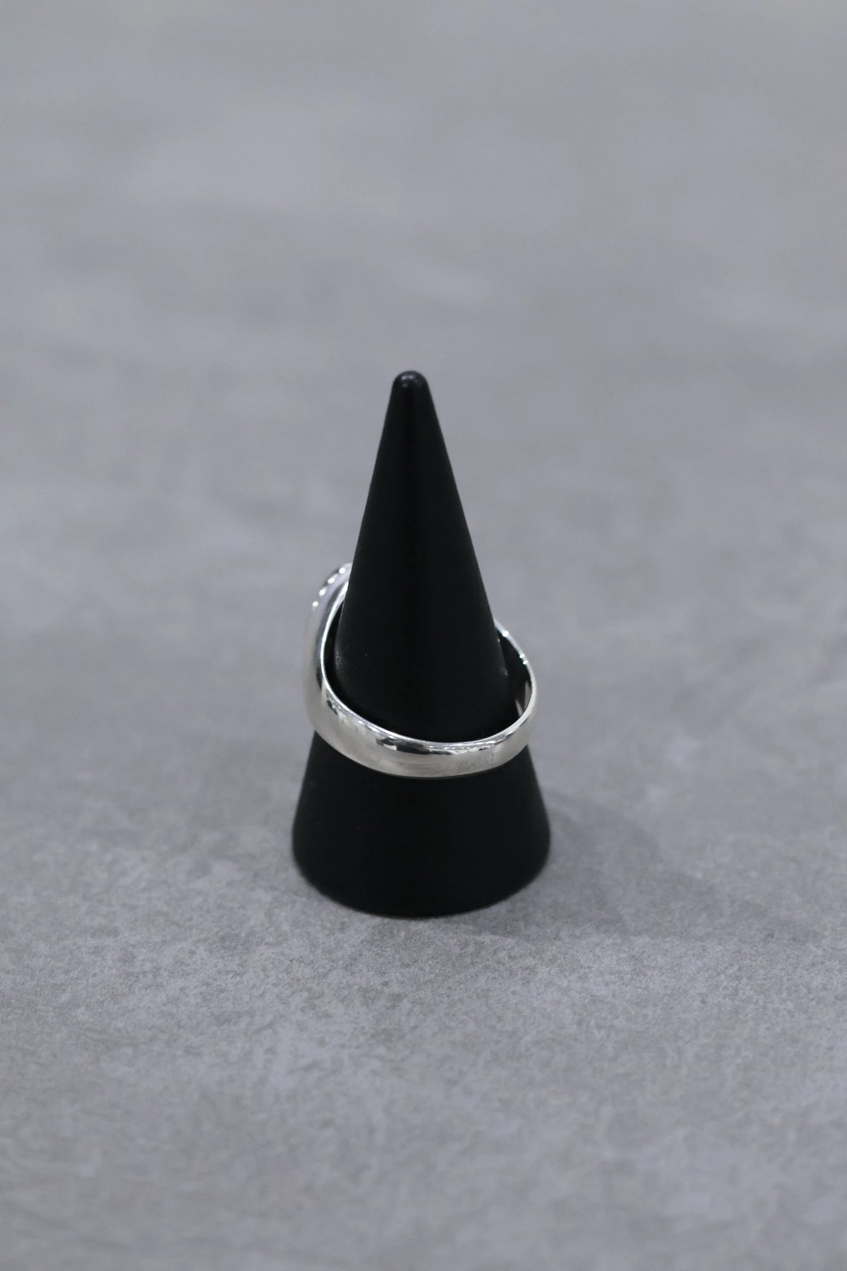 WAKAN SILVER SMITH - Oval Signet Ring with Onyx - R-034ST – un WAKAN SILVER SMITH - Oval Signet Ring with Onyx - R-034ST – un