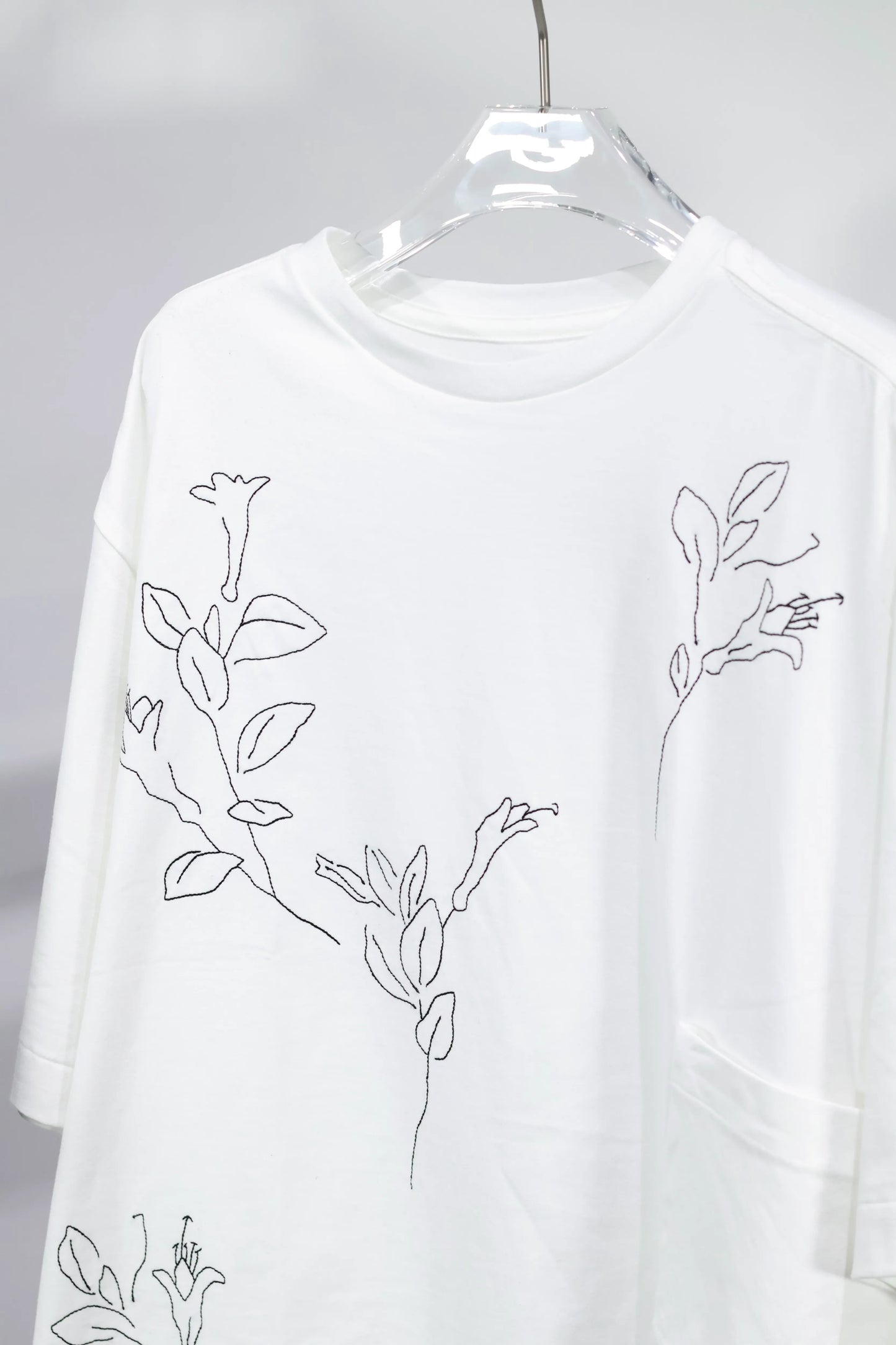 TANAKA - THE BOXY TEE - WHITE(EMBROIDERY)