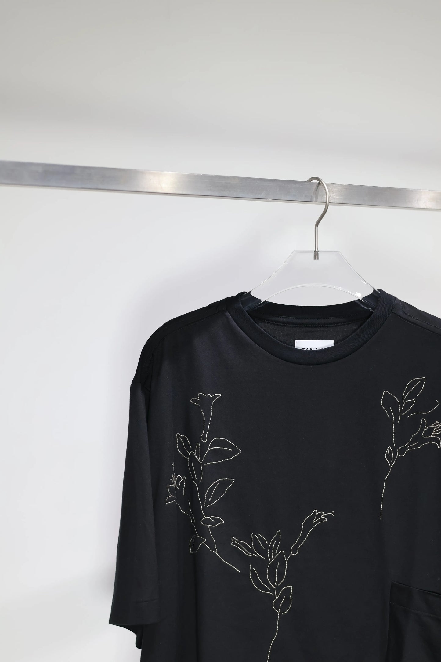TANAKA - THE BOXY TEE - BLACK(EMBROIDERY)