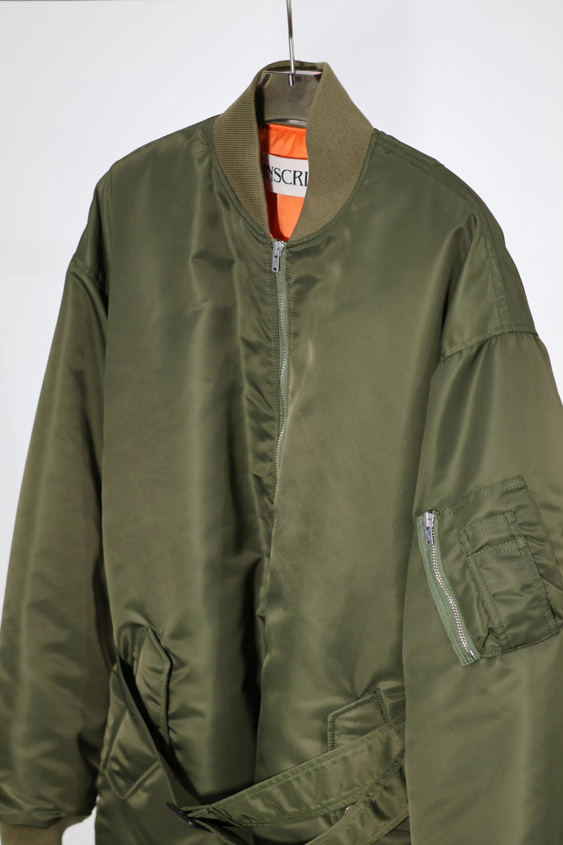 INSCRIRE - MA-1 Half - KHAKI – un INSCRIRE - MA-1 Half - KHAKI – un