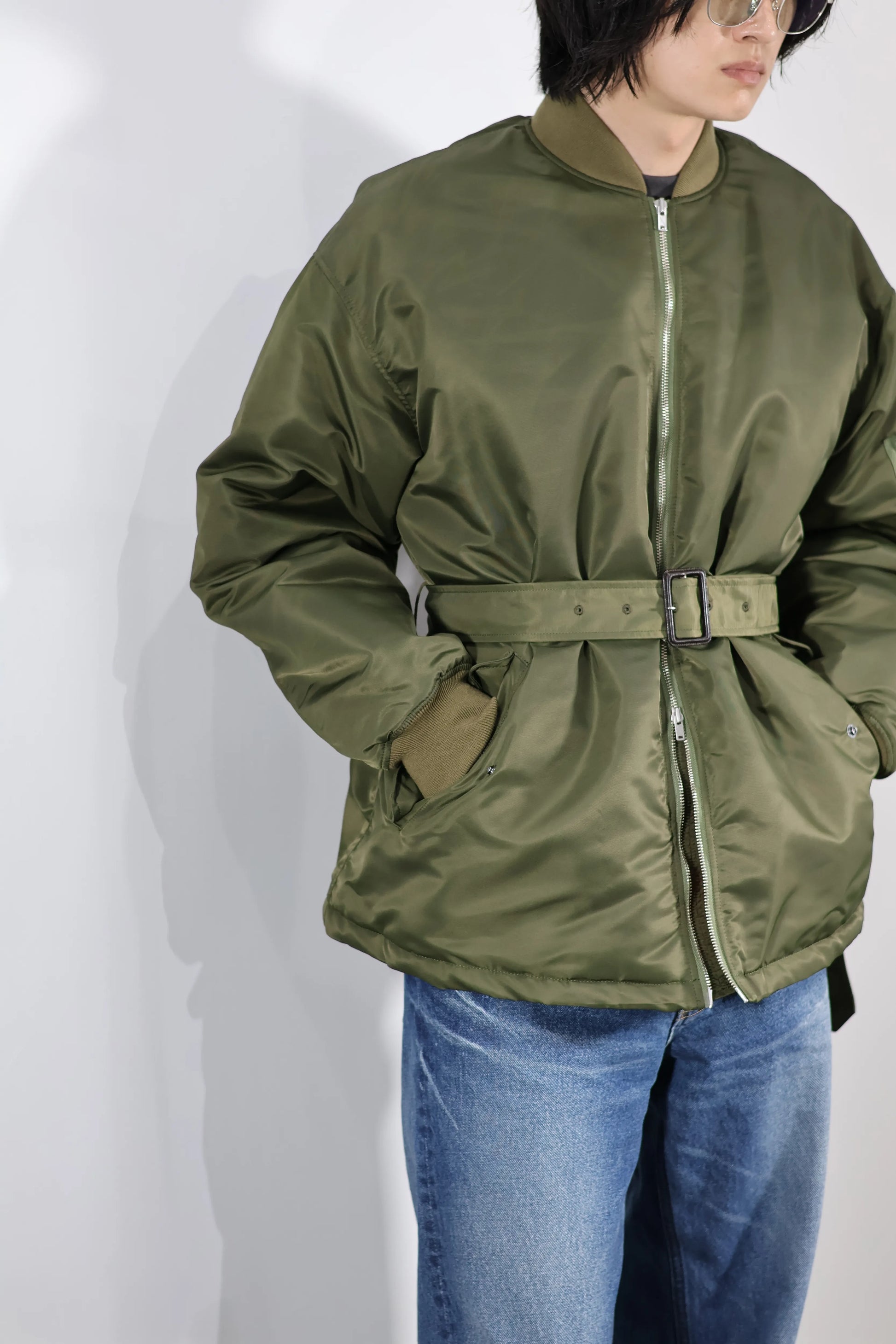 INSCRIRE - MA-1 Half - KHAKI – un INSCRIRE - MA-1 Half - KHAKI – un