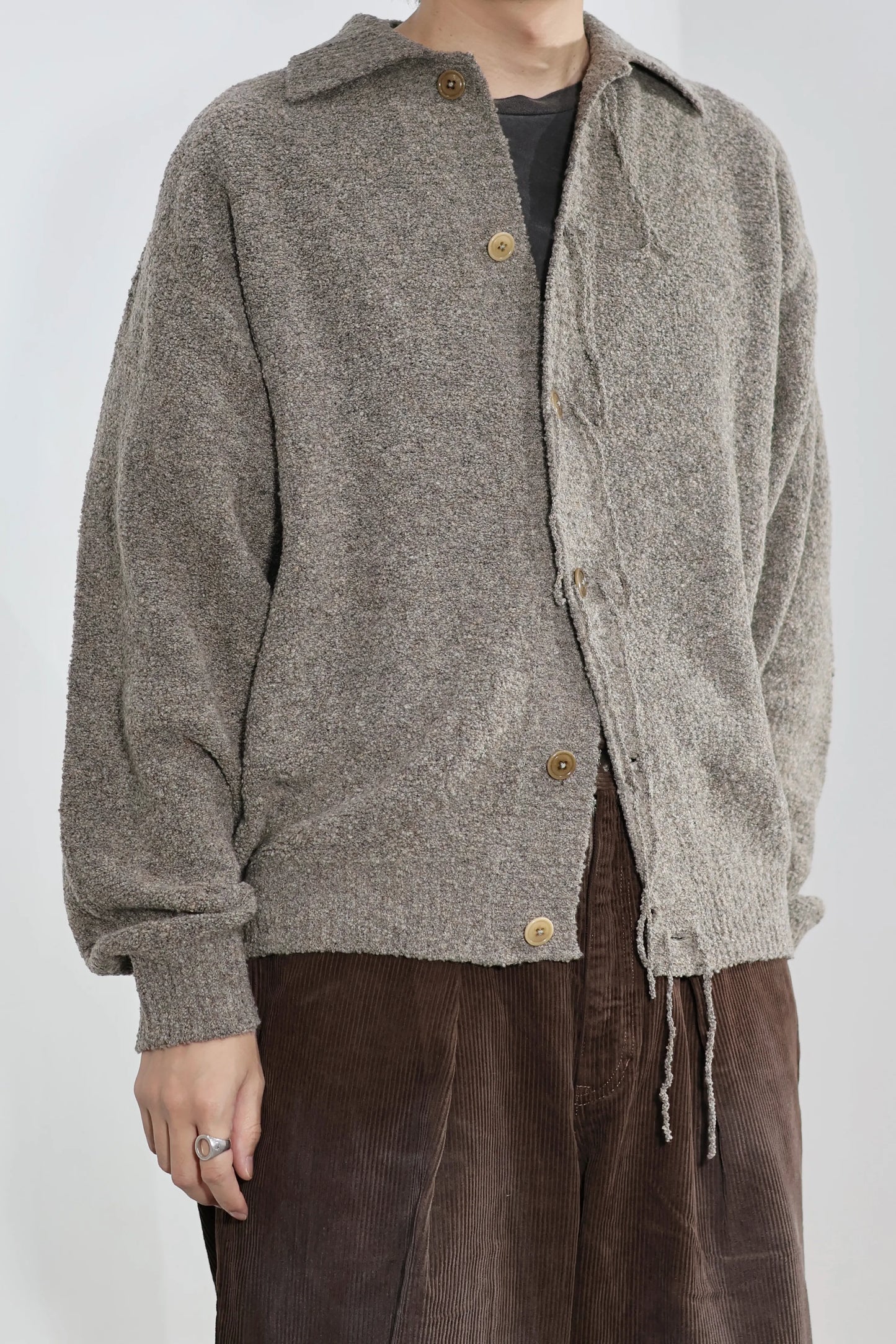 JOHN MASON SMITH / JANE SMITH - 5G REVERSE STICHES POLO COLLAR KNIT CARDIGAN - GRAY BEIGE