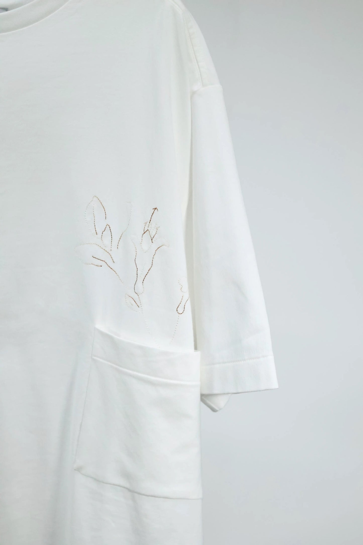 TANAKA - THE BOXY TEE - WHITE(EMBROIDERY-N)