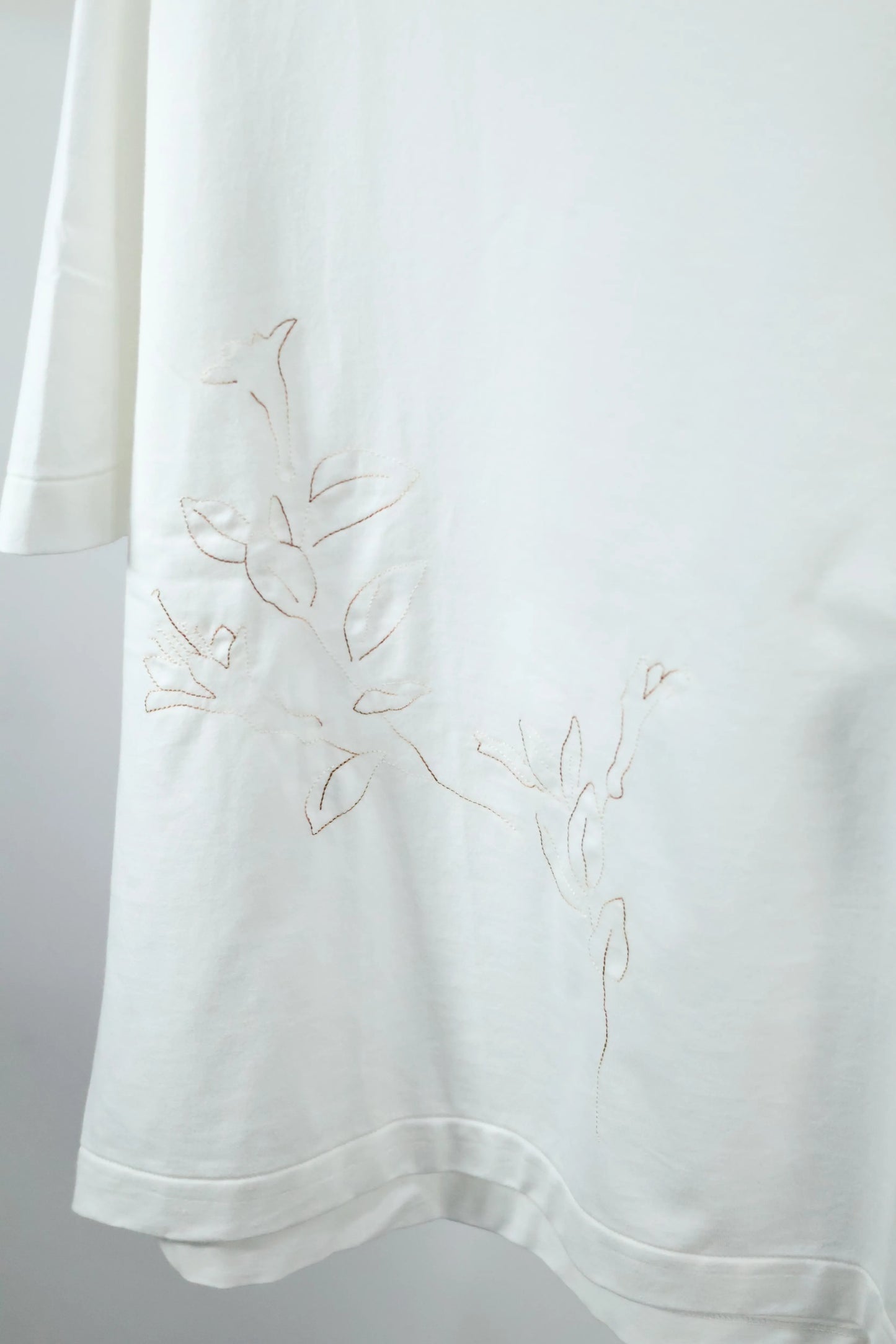 TANAKA - THE BOXY TEE - WHITE(EMBROIDERY-N)