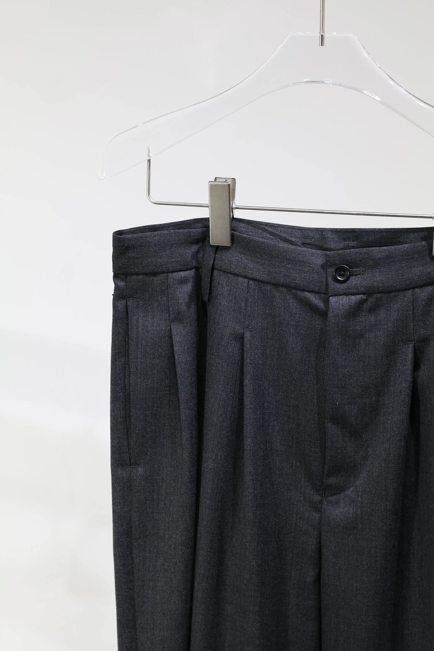 nakedgauge - WOOL GABARDINE 3PLEAT WIDE SLACKS - CHARCOAL GRAY