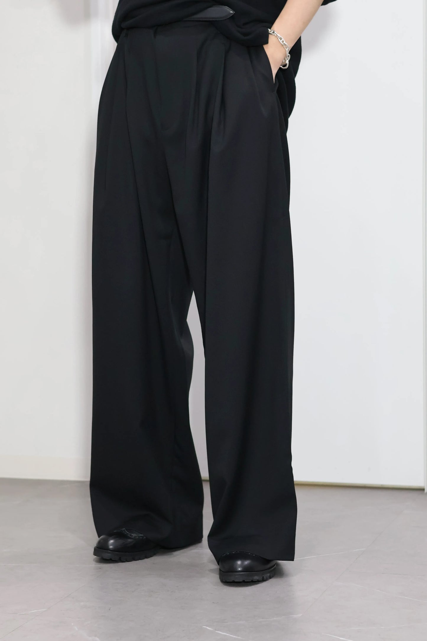 nakedgauge - WOOL GABARDINE 3PLEAT WIDE SLACKS - BLACK