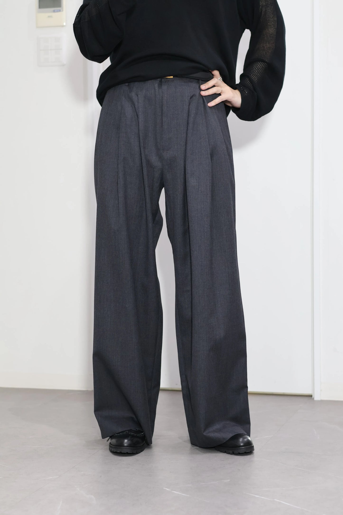 nakedgauge - WOOL GABARDINE 3PLEAT WIDE SLACKS - CHARCOAL GRAY