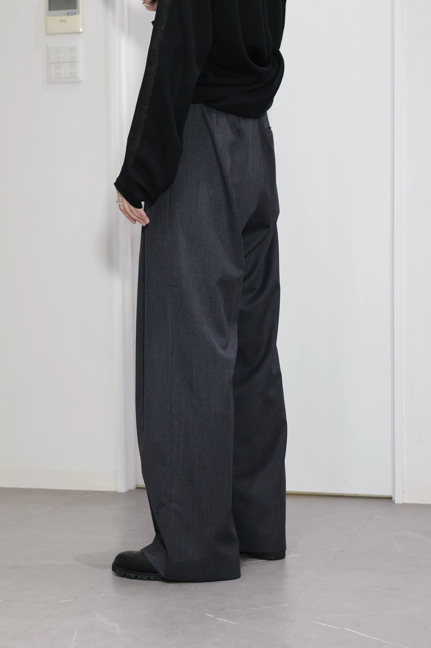 nakedgauge - WOOL GABARDINE 3PLEAT WIDE SLACKS - CHARCOAL GRAY