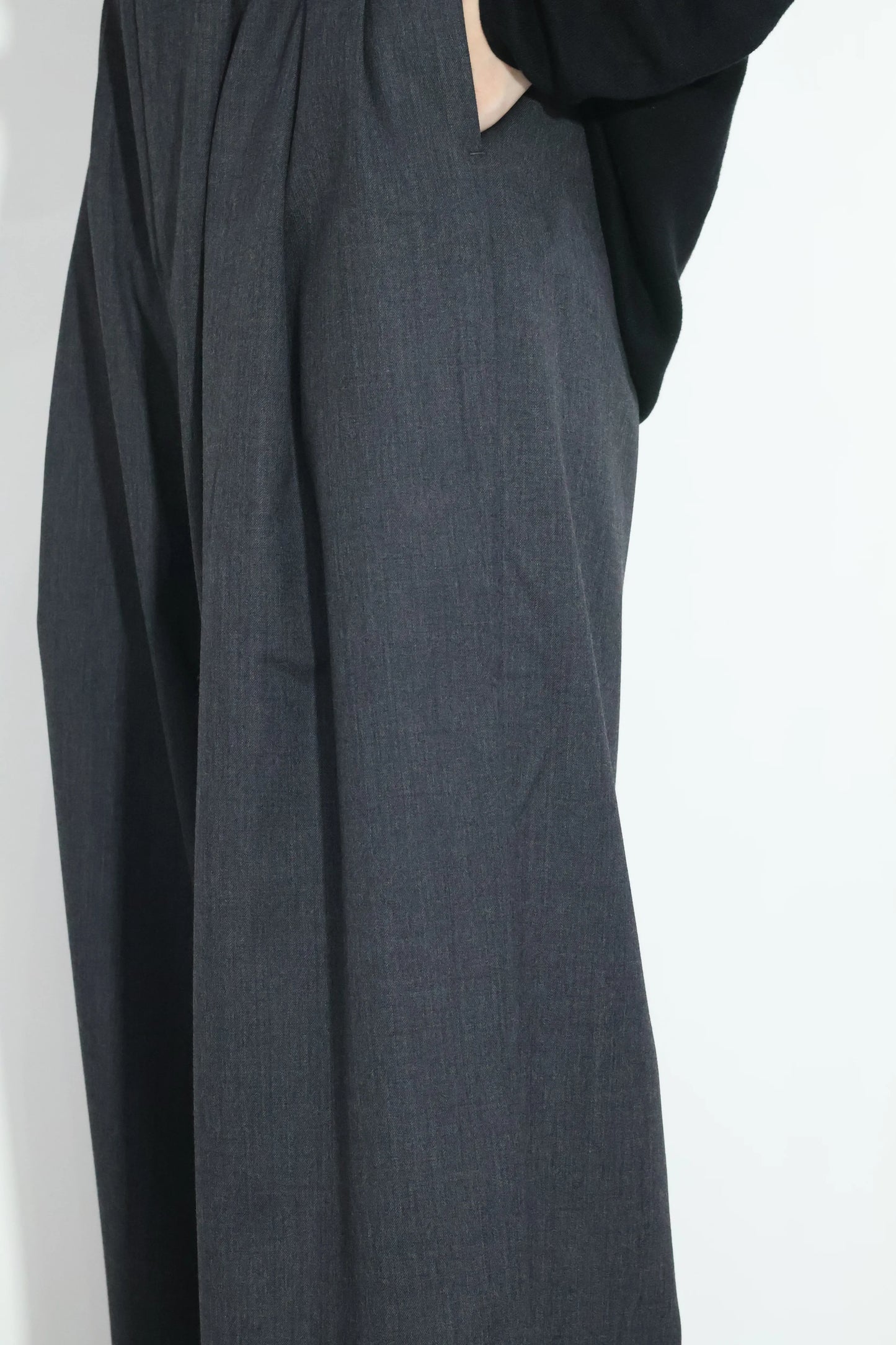 nakedgauge - WOOL GABARDINE 3PLEAT WIDE SLACKS - CHARCOAL GRAY