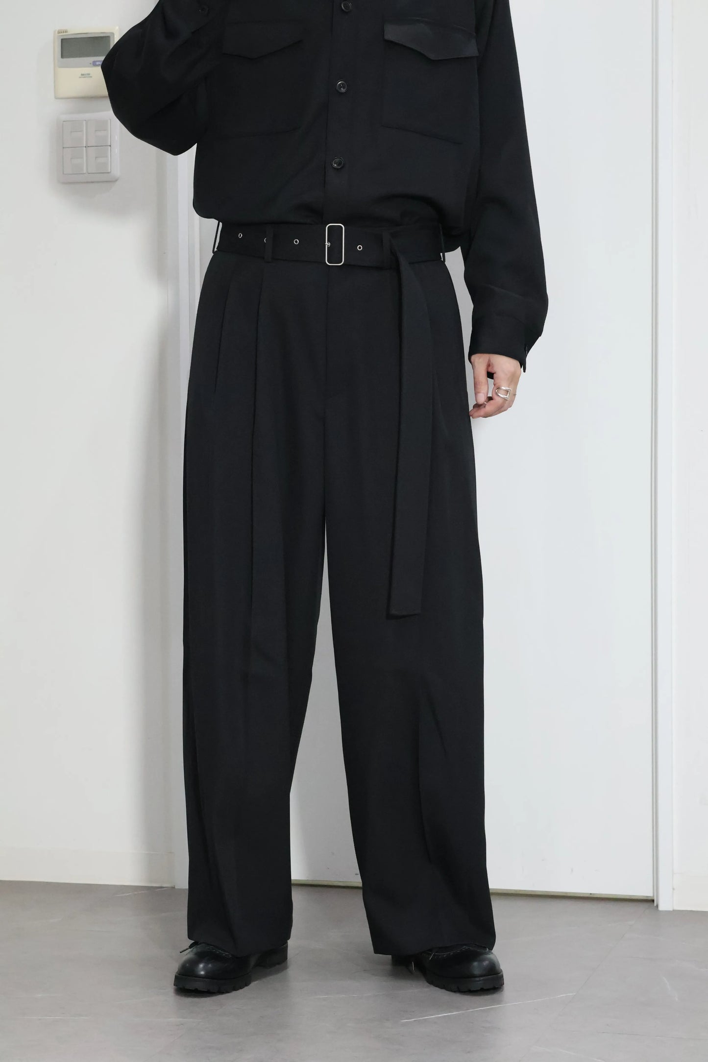 08sircus - Dobby cloth 2tuck belted wide pants - BLACK