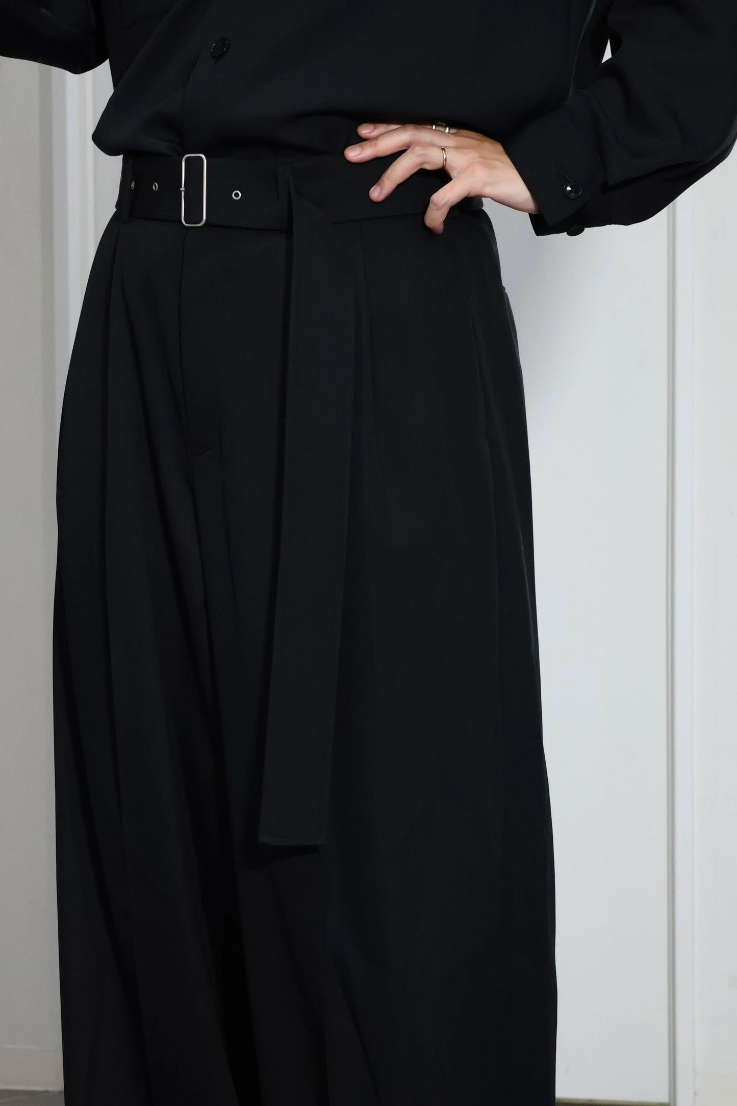 08sircus - Dobby cloth 2tuck belted wide pants - BLACK