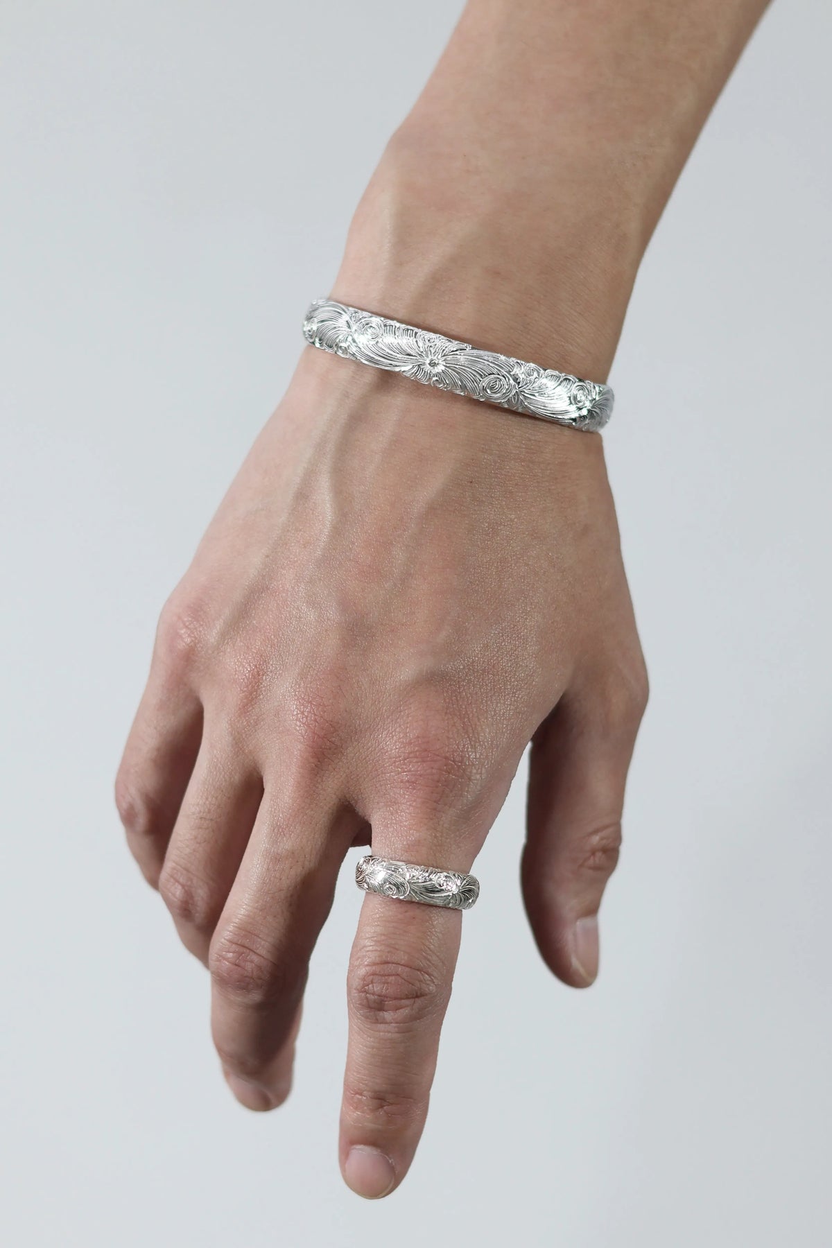 WAKAN SILVER SMITH - Arabesque bangle M - BN-068
