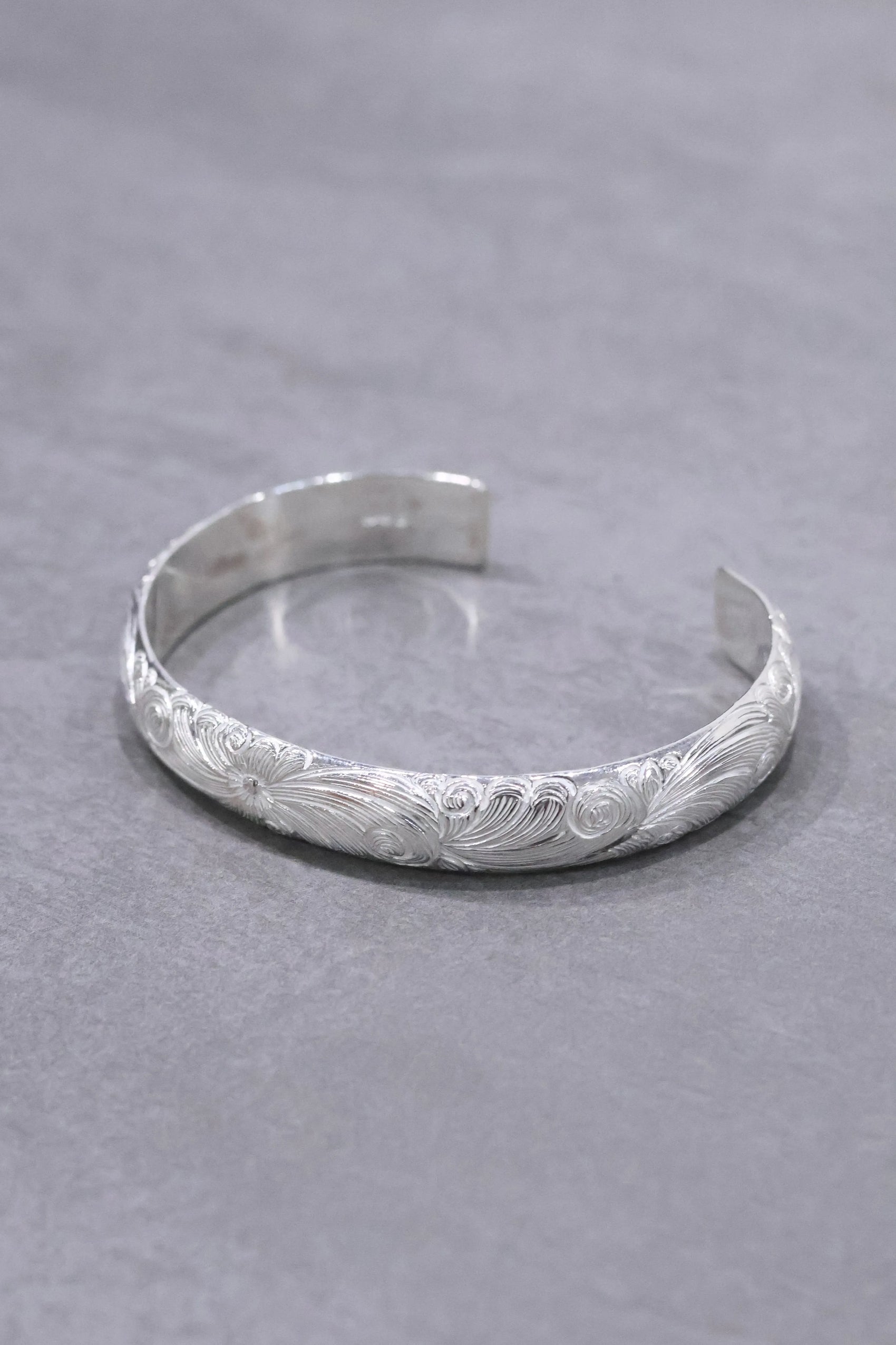 WAKAN SILVER SMITH - Arabesque bangle M - BN-068