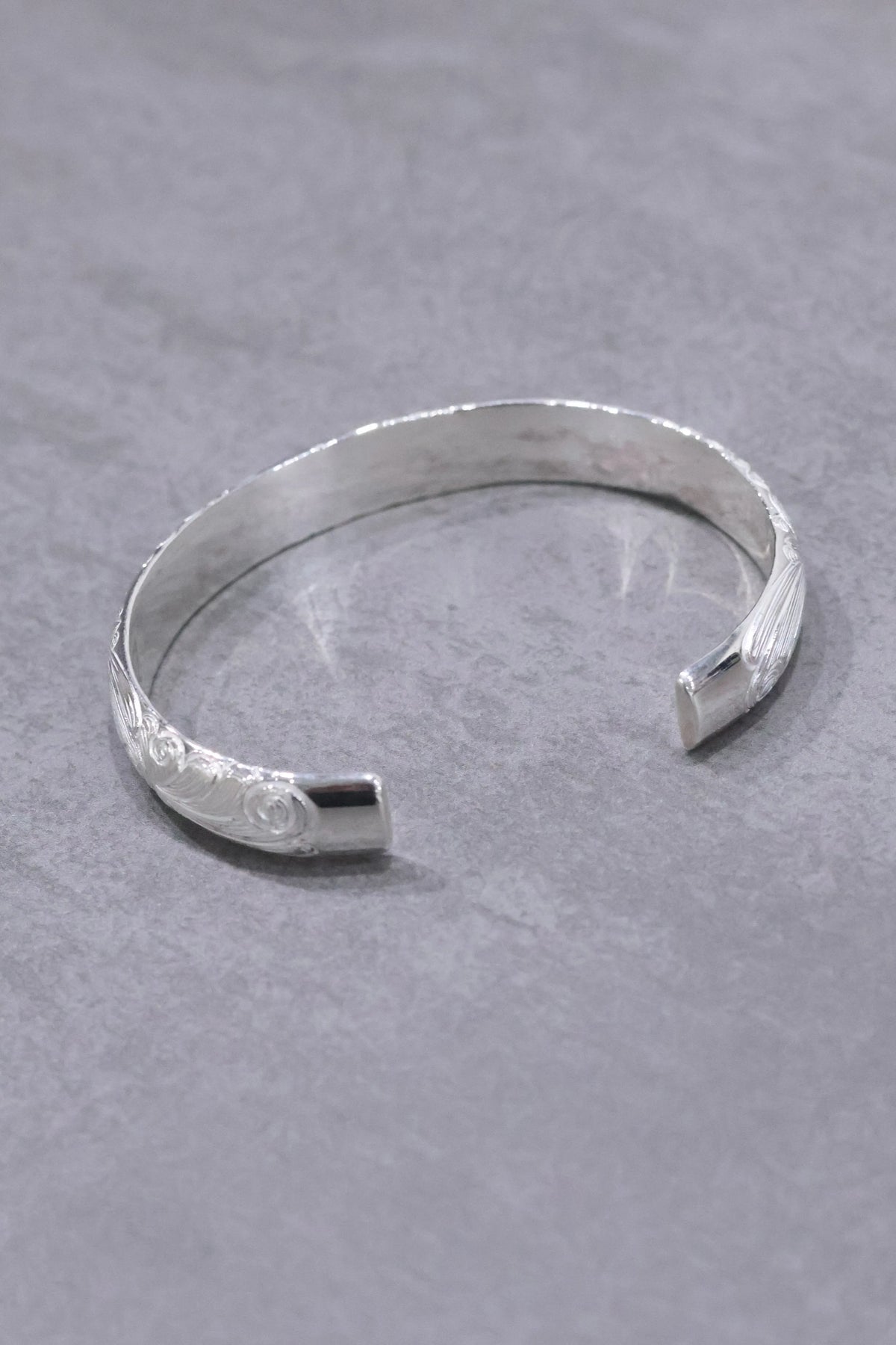 WAKAN SILVER SMITH - Arabesque bangle M - BN-068