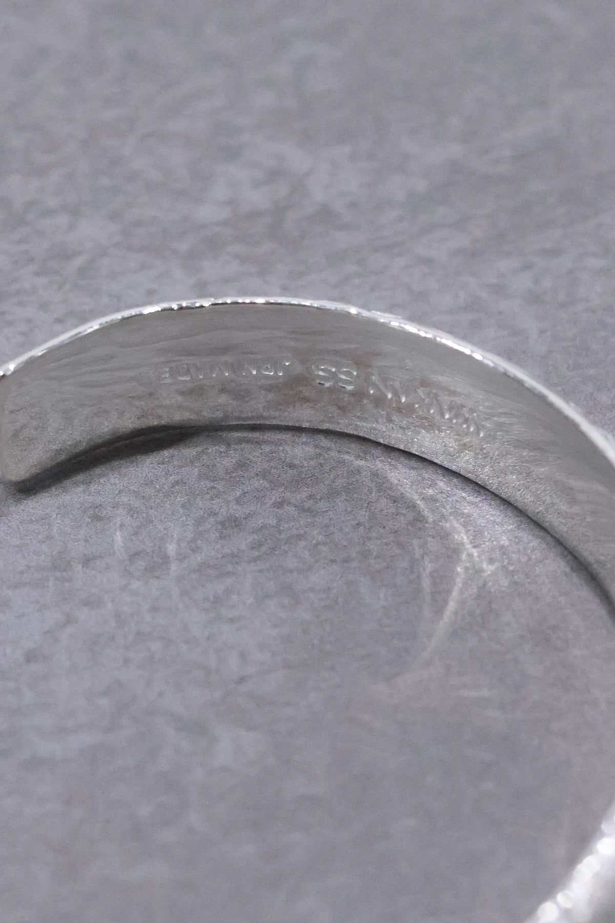 WAKAN SILVER SMITH - Arabesque Bangle M - BN-068 – un WAKAN SILVER SMITH - Arabesque Bangle M - BN-068 – un