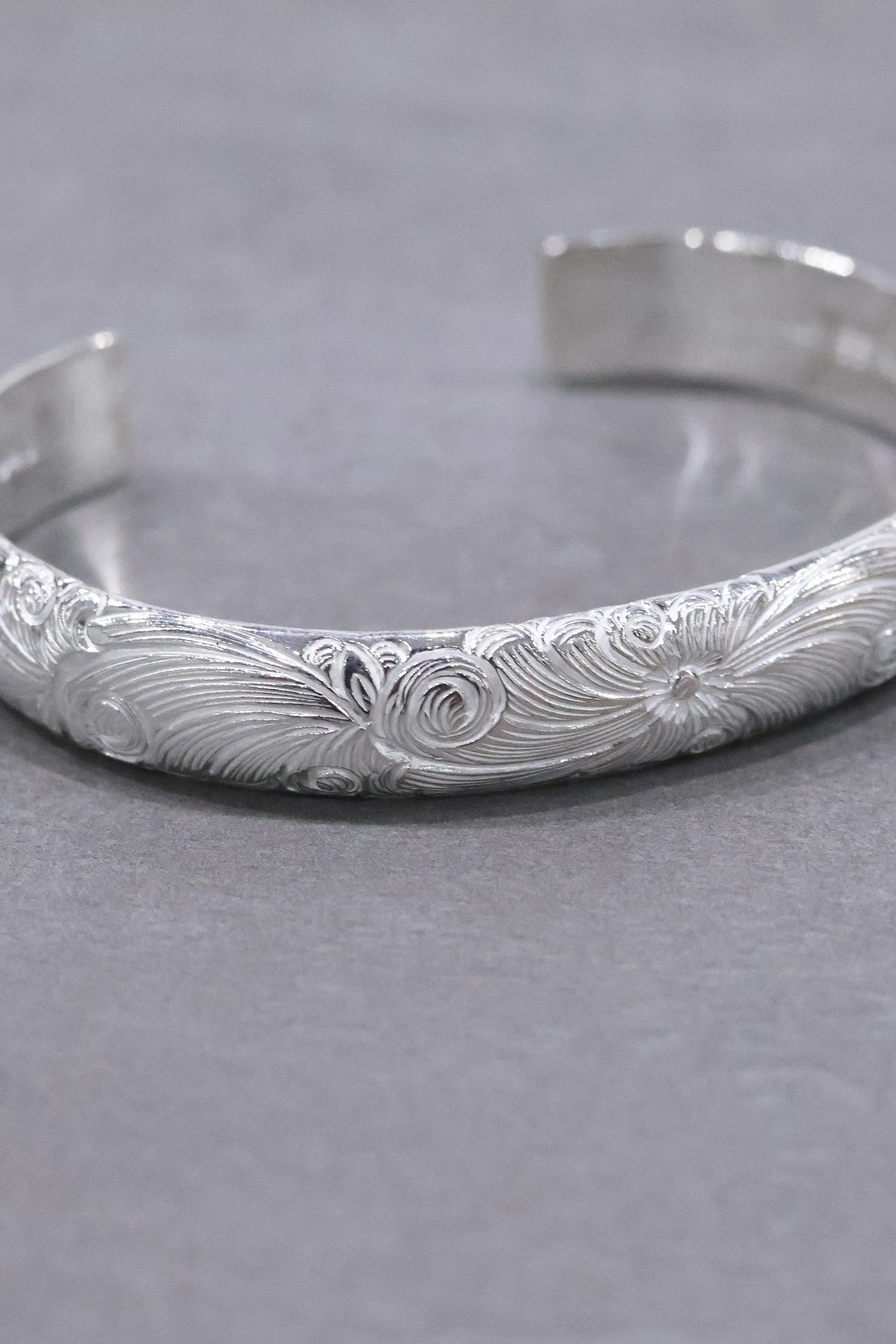 WAKAN SILVER SMITH - Arabesque bangle M - BN-068