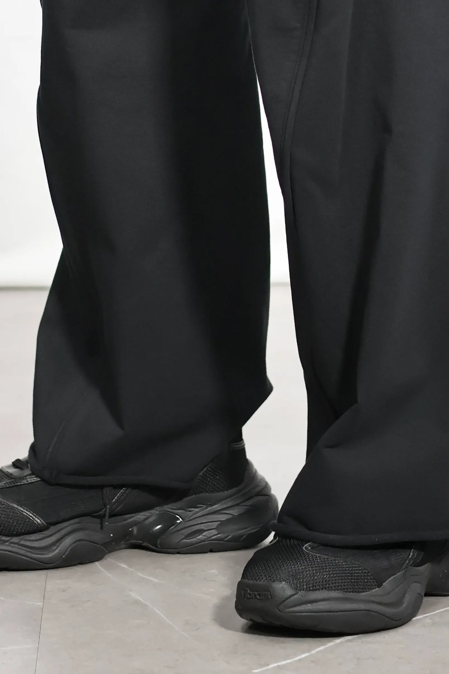 KANEMASA PHIL. - 36G Fine Sweat Draping Easy Pants - BLACK DYE