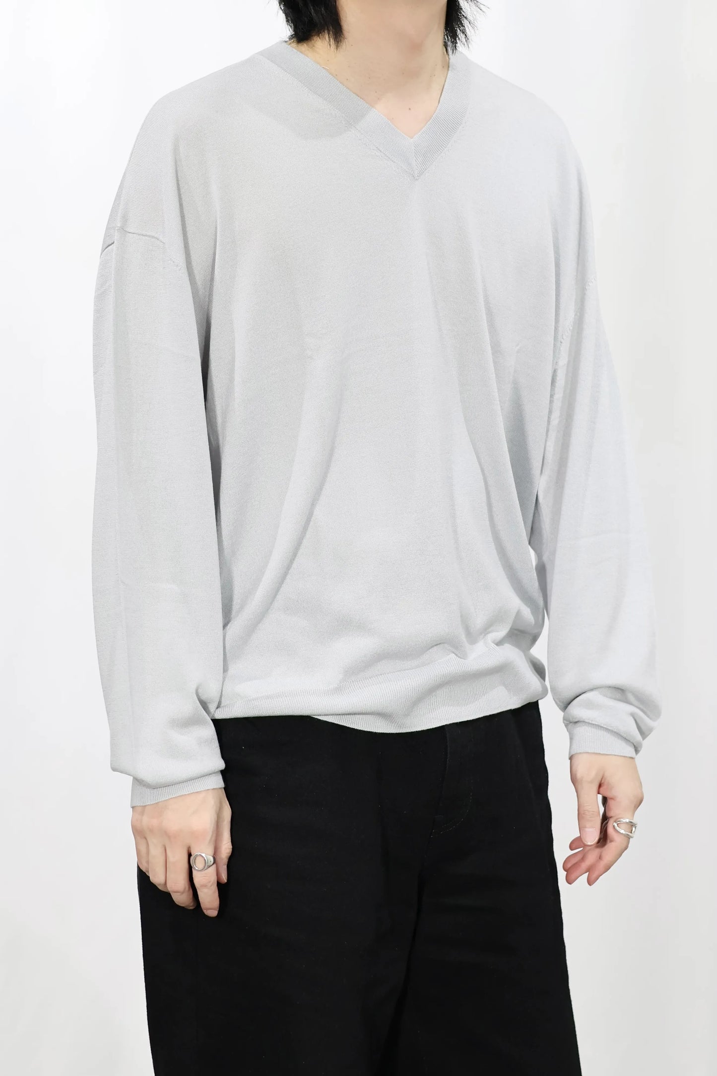 house of naked - SILK × CASHMERE V-NECK CREWNECK KNIT - LIGHT GRAY