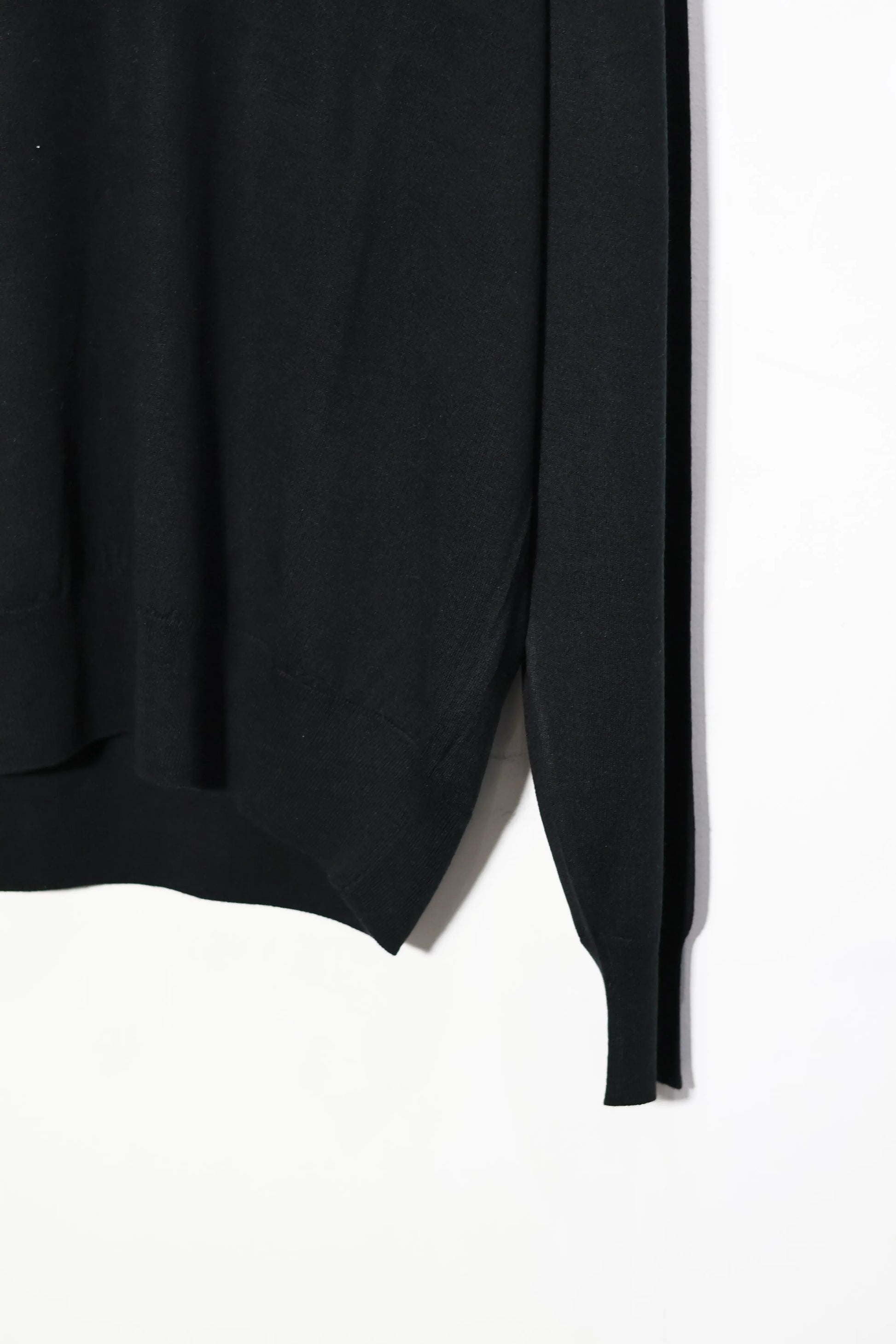 house of naked - SILK × CASHMERE V-NECK CREWNECK KNIT - BLACK – un