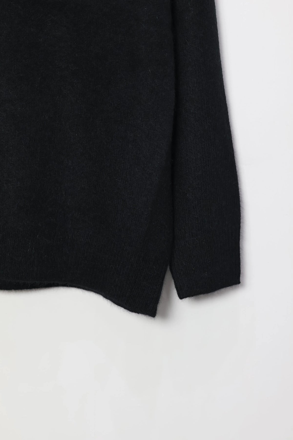 nakedgauge - FOX CUDDLE SWEATER - BLACK