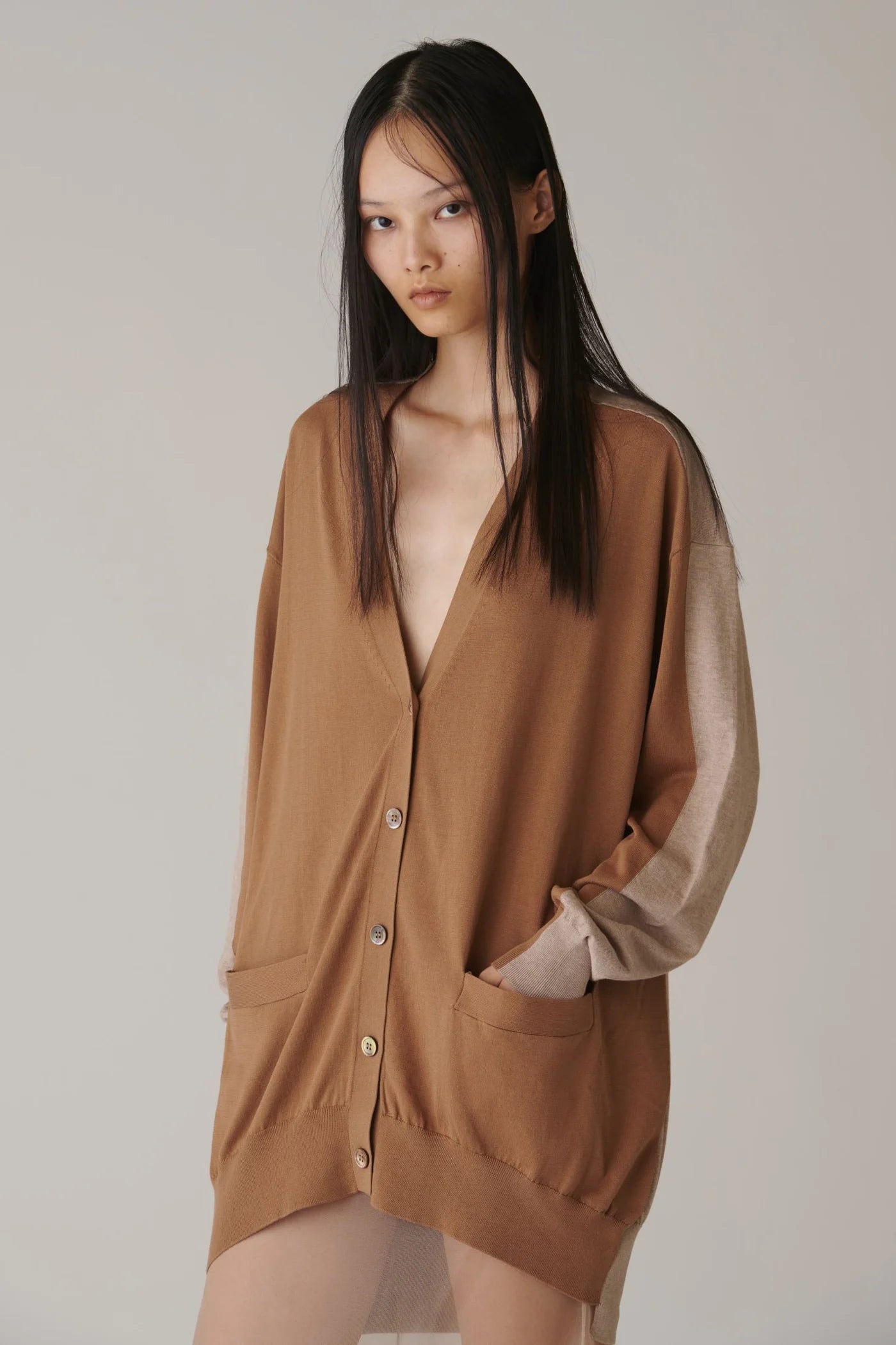 INSCRIRE - Cotton 16G Over Size V neck Cardigan - BLACK × GREY