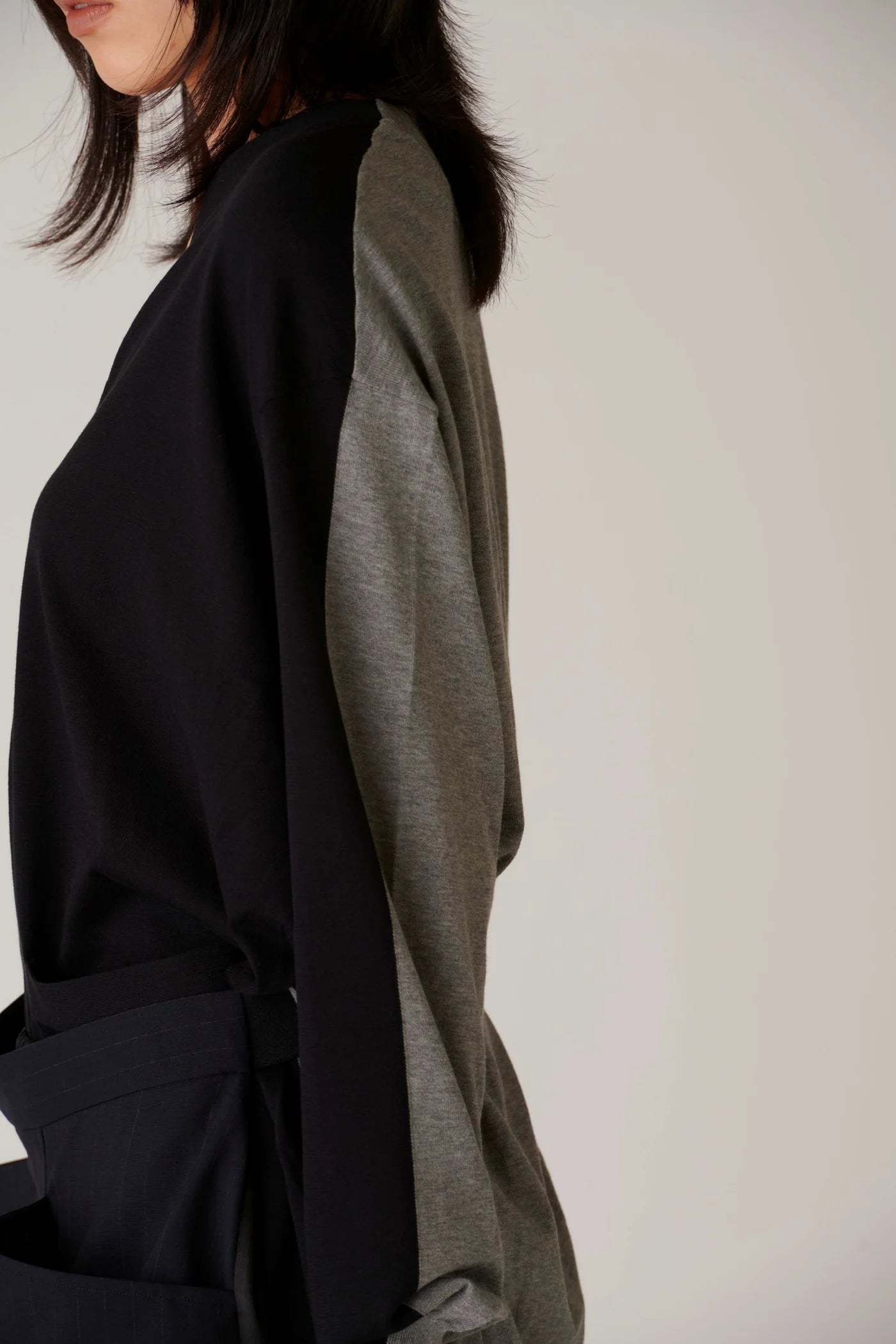 INSCRIRE - Cotton 16G Over Size V neck Cardigan - BLACK × GREY