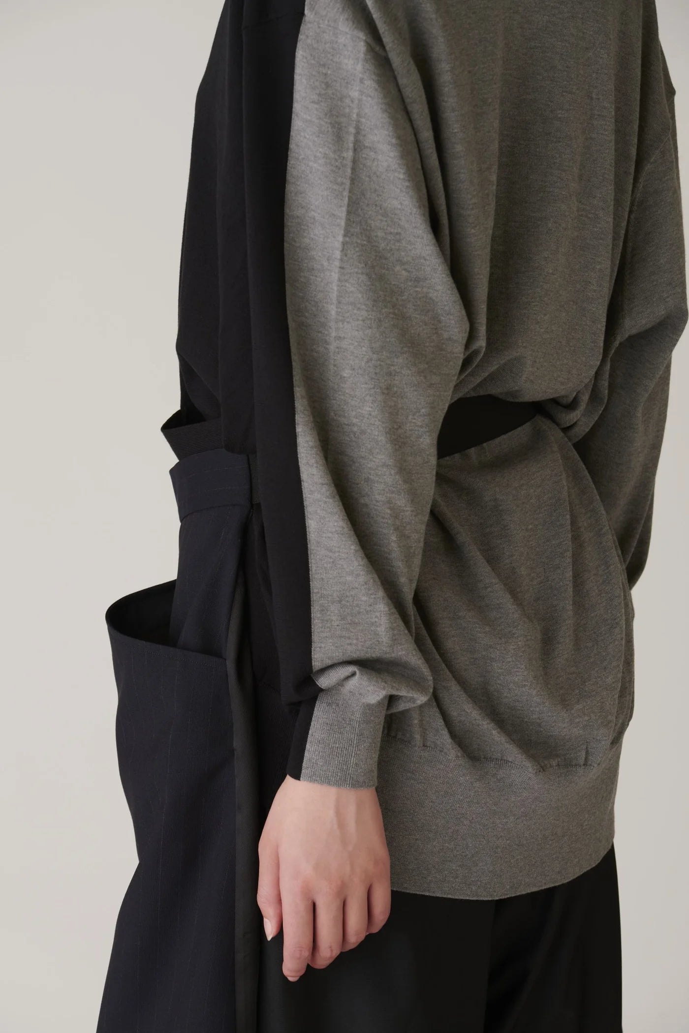 INSCRIRE - Cotton 16G Over Size V neck Cardigan - BLACK × GREY